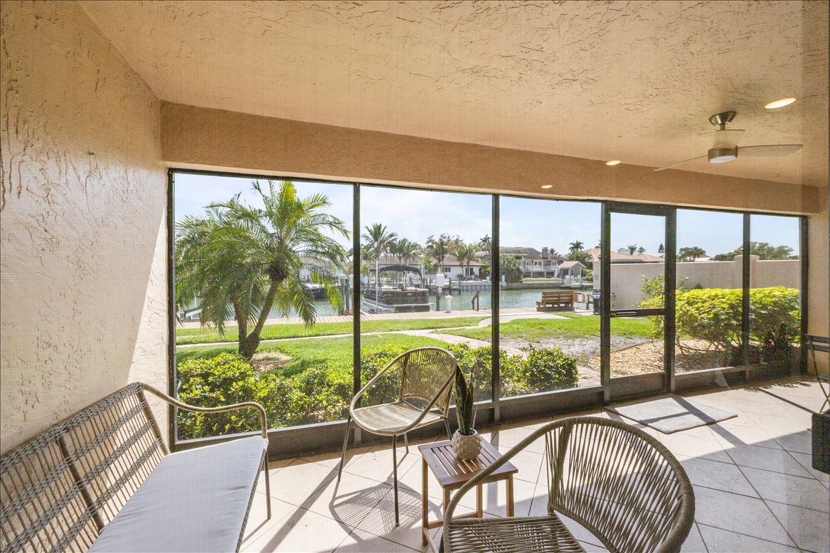 Renovated coastal interior, 4730 Brittany Dr S #36